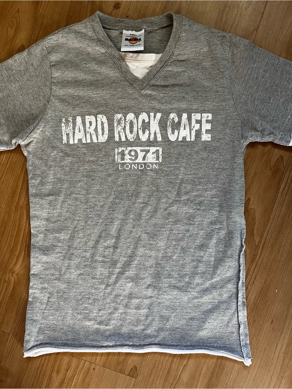 Hard Rock Café London 1971 Gray women’s V-Neck T-Shirt